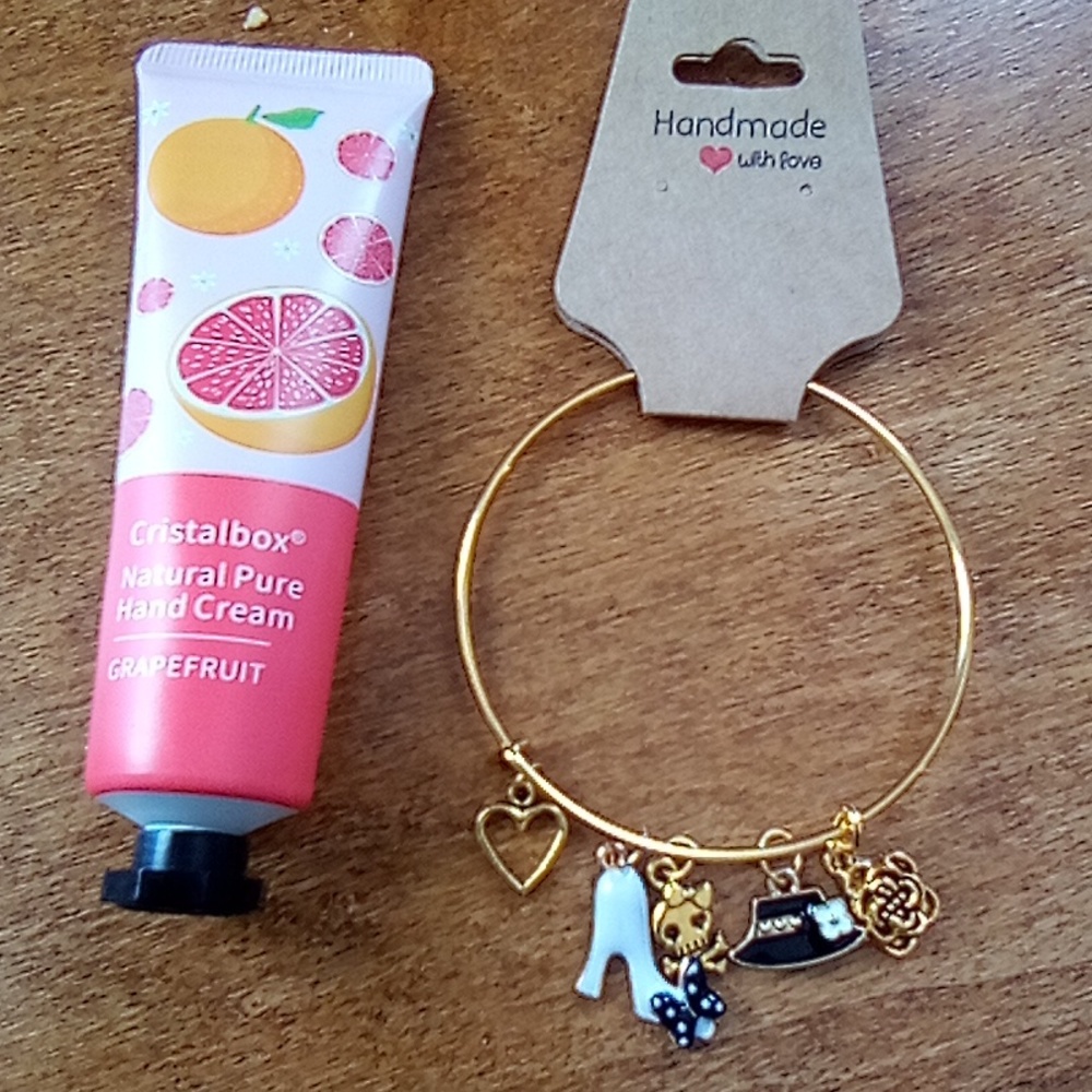 NWT! Braclet get while there hot! With lotion